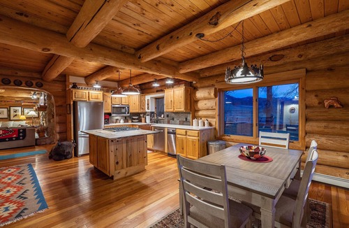 Bozeman House | Experience Montana. Spectacular views, spacious log lodge. Perfect for families
