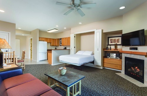 West Yellowstone Resort | Experience true nature and wildlife up close!