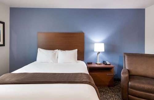 Grant Creek Hotel | Extended Stay Room w/Kitchenette & Comfy Bed Near Montana Attractions