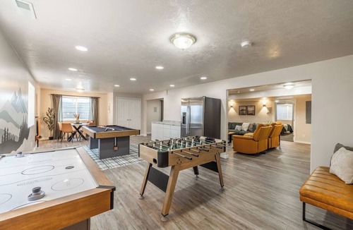 Draper House | Family Entertainment | Hot Tub, Sauna & Game Room