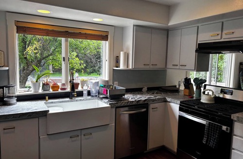 Bellevue House | Family-friendly 3-bedroom house near Sun Valley with AC in serene Bellevue