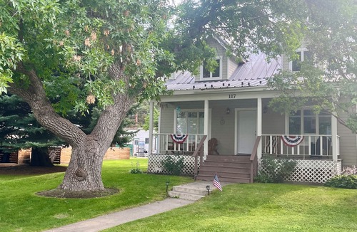 Bellevue House | Family-friendly 3-bedroom house near Sun Valley with AC in serene Bellevue