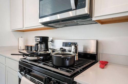 American Fork House | Family-Friendly 3-Story Home Sleeps 9