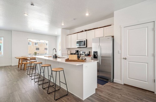 American Fork House | Family-Friendly 3-Story Home Sleeps 9