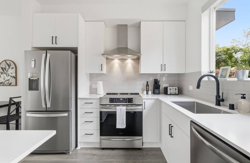 West Woodland House | Family-friendly Ballard Townhouse with Rooftop & Workspace Near Zoo, Breweries