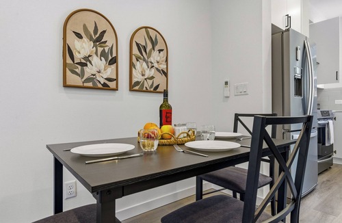 West Woodland House | Family-friendly Ballard Townhouse with Rooftop & Workspace Near Zoo, Breweries