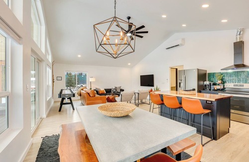 Fir Grove Estates Cottage | Family-friendly Donnelly Home w/Private Hot Tub!