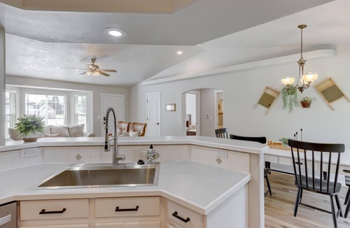 Caldwell House | Family friendly guest home - 5-min to CofI and fairgrounds (sleeps 6)