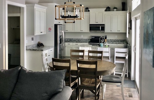 Idaho Falls House | *Family Fun* sleeps 16+, Game Room, Bunks, Self Checkin, fenced yard, *Hot Tub*