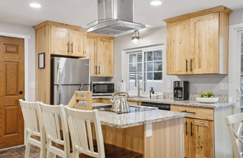 Cottonwood Heights House | Family Game Night Getaway | Hot Tub + Billiards
