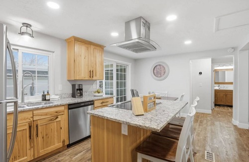 Cottonwood Heights House | Family Game Night Getaway | Hot Tub + Billiards