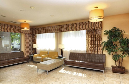 Rio Grande Hotel | Family Getaway Near City Center | Pool, Free Breakfast | 3 Pet-Friendly Units