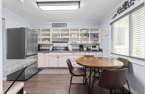 Garden District House | Family retreat walk to lake with bikes and games