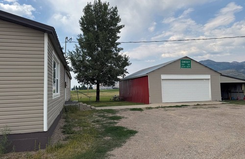 Geneva House | Farm house in Smoot. Close to hiking, snowmobiling, atv, and hunting spaces.