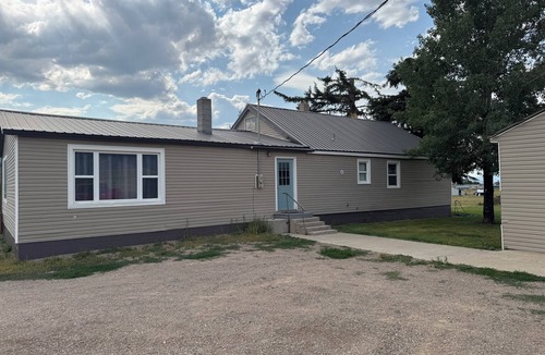 Geneva House | Farm house in Smoot. Close to hiking, snowmobiling, atv, and hunting spaces.