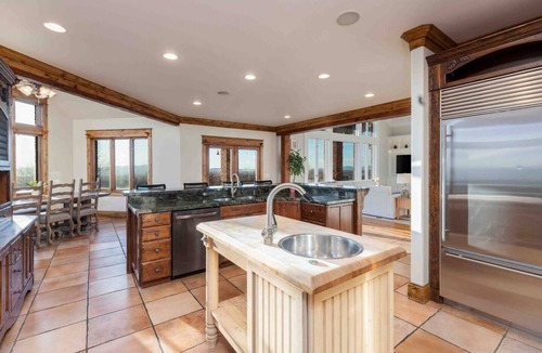 Farmington House | Farmington Oasis-Views, Space & Comfort 1.25 acres