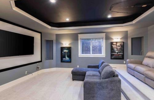 Farmington House | Farmington Oasis-Views Space & Comfort