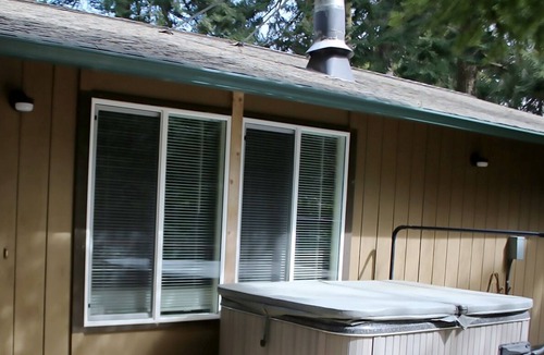 Mains Farm House | Fern Gully: Cozy cottage, Hot tub, Wood stove