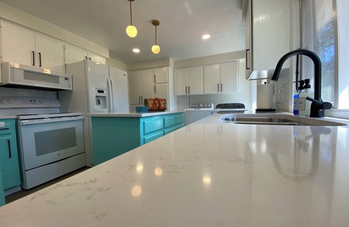 Spokane Valley House | FIRE HOUSING AVAILABLE-Central AC-Huge Fenced Bkyrd-15 Min 2 Dwntwn-Luxe Bthrm
