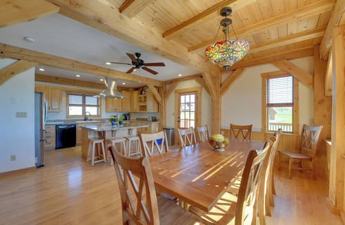 Felt Cabin | Fire Pit, Deck + Hot Tub: Idaho Group Getaway!