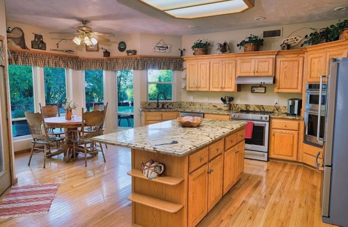 Palisades House | Fisherman's Paradise on the South Fork of the Snaken4-bedroom 4-bath in Irwin