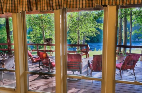 Palisades House | Fisherman's Paradise on the South Fork of the Snaken4-bedroom 4-bath in Irwin