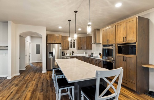 Polson House | Flathead Lake at Riverside Park: Large Groups - Steps to Main St & Boat Rentals