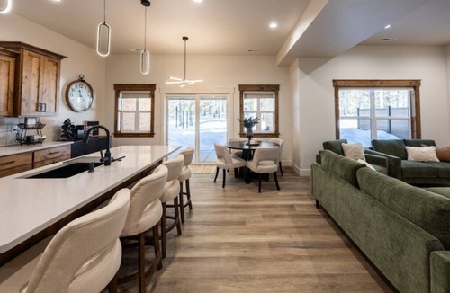 Island Park House | FPineStylish New, EV Charger, Hot Tub, Close to YNP!