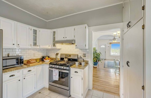 Sheridan House | Frackleton House — Pet-Friendly 1910 Craftsman, Fenced Yard, Sheridan WY