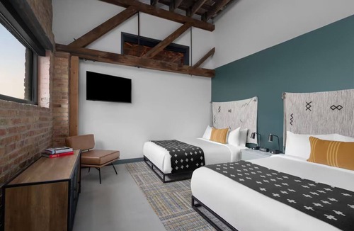 People's Freeway Hotel | Free Parking & Dog-friendly, 2 Boulder Rooms at evo Hotel