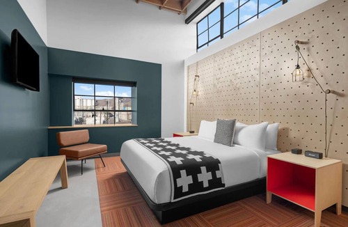 People's Freeway Hotel | Free Parking & Dog-friendly, Boulder Room at evo Hotel