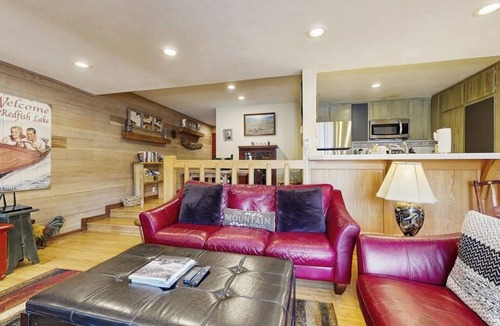 Sun Valley Condo | Freshly remodeled, ski-in/ski-out condo with pool, hot tub, & clubhouse