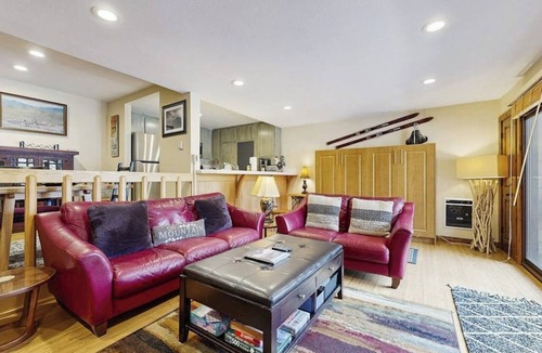 Sun Valley Condo | Freshly remodeled, ski-in/ski-out condo with pool, hot tub, & clubhouse