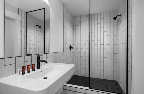 People's Freeway Hotel | Friend Bunk Room at evo Hotel, Free Parking & Dog-friendly