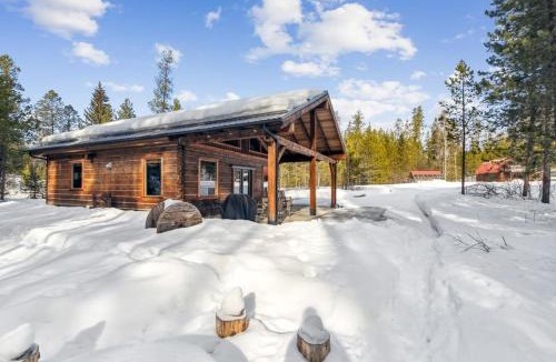 Coram House | Frontier Cabin by Twin Beds Vacation Homes