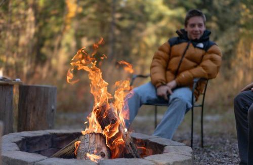 Coram House | Frontier Cabin by Twin Beds Vacation Homes