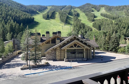 Warm Springs Condo | Fully Remodeled Modern Condo Steps from Warm Springs Lift