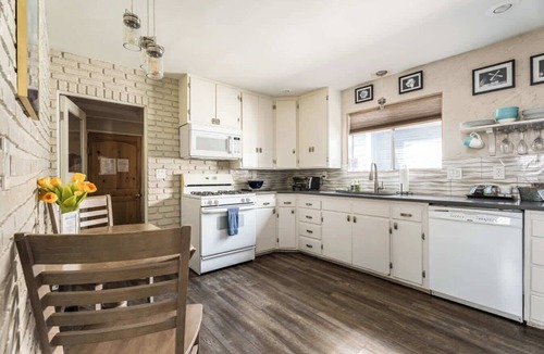 Veterans Park House | Fun-ViBe-Hot-Tub-Oasis, Walk to Downtown, Pets OK