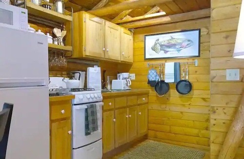 Gallatin Gateway House | Gallatin River waterfront fly fishing access w/fire pit - Historic Gallatin River Cabin