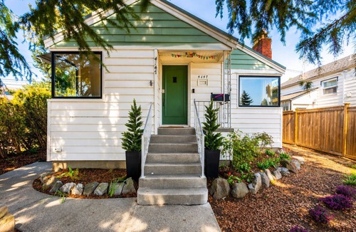 Genesee House | Game Day Ready Near Lumen & Downtown