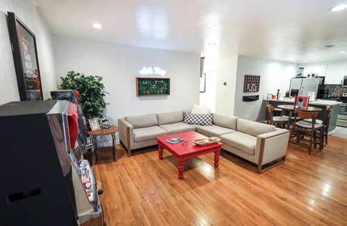 Southeast Boise House | Game Night Condo - Less than 2 min to BSU - Downtown - Seasonal Pool - Slots and Over 100 games.