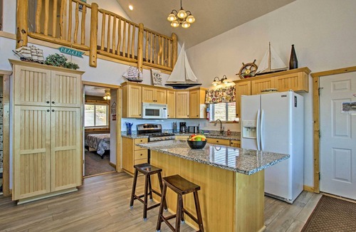 Harbor Village House | Garden City Lake House: Hot Tub & Views!