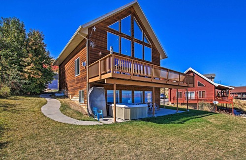 Harbor Village House | Garden City Lake House: Hot Tub & Views!