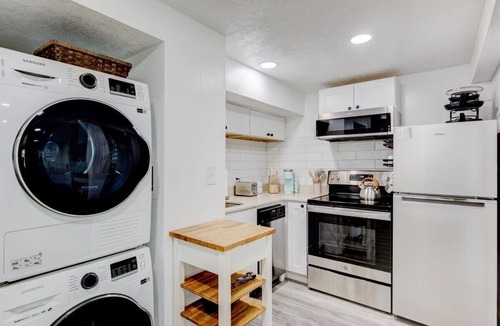 East Central Apartment | Garden level studio apt ⊹city views⊹ near U of U
