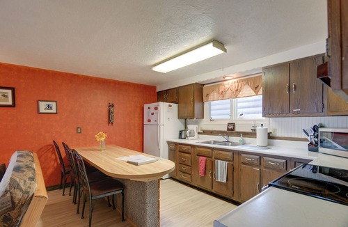 West Yellowstone House | Gateway to Yellowstone! Cabin < 1 Mi to Nat'l Park