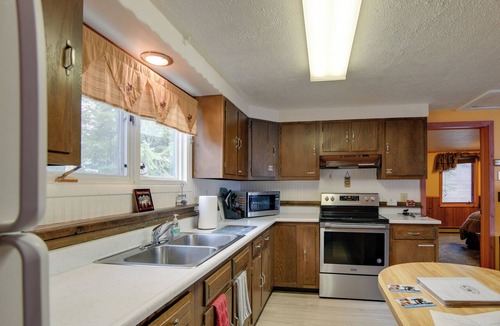West Yellowstone House | Gateway to Yellowstone! Cabin < 1 Mi to Nat'l Park