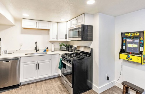 Hillcrest House | Gather and Getaway! 3 bed 2 bath