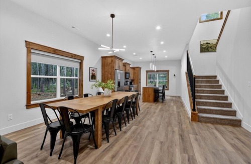 Island Park Villa | Golden Pines | 20min to Yellowstone, Hot Tub, Luxe Home, BBQ, EV!