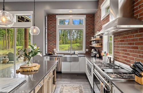 Cle Elum House | GOLF COURSE HOME WALKABLE TO NEW SUNCADIA SOCIAL WITH EXCEPTIONAL OUTDOOR AREA!