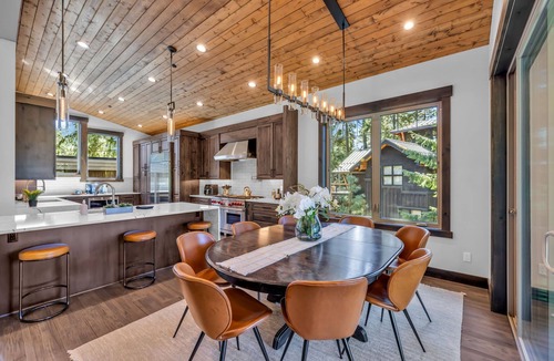 Cle Elum House | Golfside Views + 4 En Suites & 1PM Check-In & Out 4 More Family Time